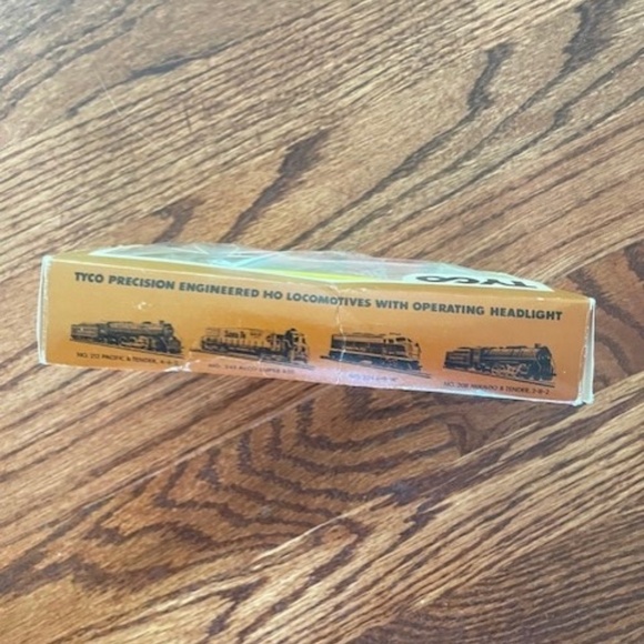 Tyco Rock Island 8 Wheel Caboose HO Scale Train Car Vintage 327-10 - Picture 3 of 8